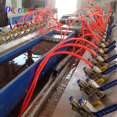 China Máquina de extrusão de perfis de WPC personalizada com diâmetro de parafuso de 65 mm e velocidade de parafuso de 55 rpm à venda