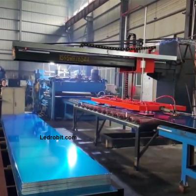 China Máquina de paletización instalada en el piso con motor servo paletizador robótico personalizable en venta