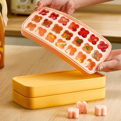 China Resuable Four Leaf Clover Personalized Silicone Ice Cube Mold 4 Colors for sale