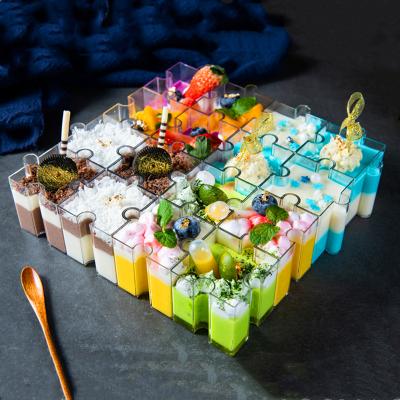 China Food grade manufacturers directly supply Disposable Spliced Fruit Cube Cake Ice Cream Desert Cup. for sale