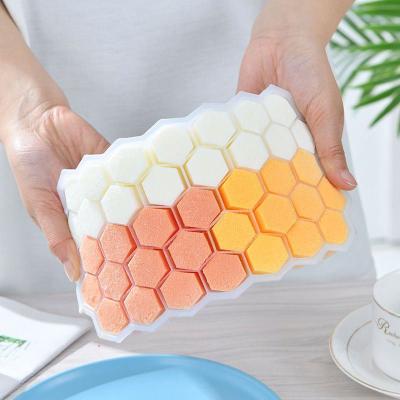 China Hot Selling Round Silicone Amazon Whiskey Ice Tray Cubes Mold Ice Ball Maker With Lid for sale