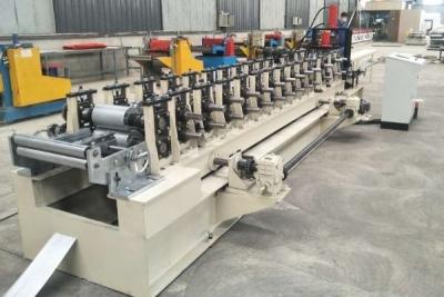China rolo ajustável do Drywall do perfil da largura C U de 40-200mm automaticamente que forma a máquina com corte de Univeral à venda