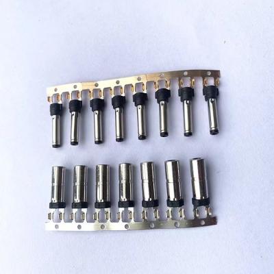 Chine Connecteur CC 3.5 - 3.8 Fork de réglage 3.5 - 1.35 DC Plug sans rainure à vendre