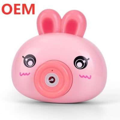 China OEM personalizado 3D Mini dibujos animados de mano máquina de soplar burbujas portátil en venta