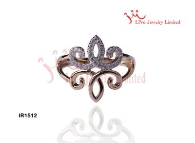 Chine Le haut micro formé par fleur poli pavent le Zircon blanc l'or que jaune a plaqué l'anneau de l'argent 925 sterling à vendre