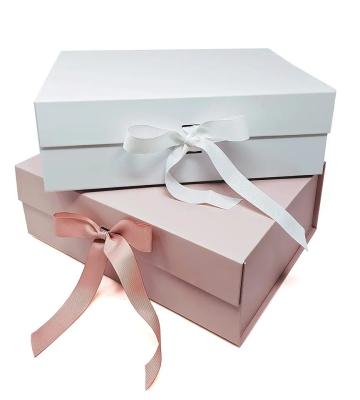 China Recyclable Magnetic Kraft Gift Box , Luxury Paper Box With Ribbon OEM for sale
