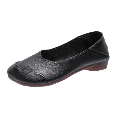 China Cushioning cross border plus size women's shoes 2023 summer new foreign trade flat sandals ladies sandals for sale