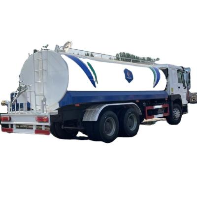 中国 高圧道路掃除機 旅行用水タンク トラック SINOTRUK howo 6x4 販売のため