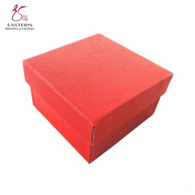 Chine Les boîtes de papier imprimées rouges réutilisées de carton ont gravé écologique en refief à vendre