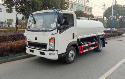 Chine Véhicule de secours d'ingénierie HOWO 3800mm avec 8 cubes de réservoir d'eau de 8 tonnes à vendre