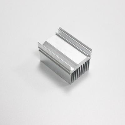 Chine Radiateur en aluminium de profil d'extrusion de l'espace libre ISO9001 d'Aodizing pour la machine de commande numérique par ordinateur à vendre