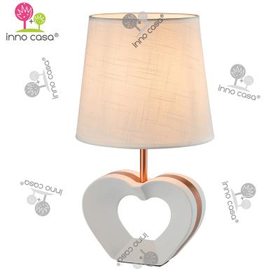 China New Arrival B0T-WW195 Promotional Decorative White Resin 40W Apple Desk Light Low Table Lamp For Living Room for sale