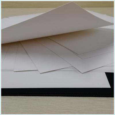 China Digitale producten Verpakking C1s Papierplaat boven 190G Compatibel met offsetprinting Te koop