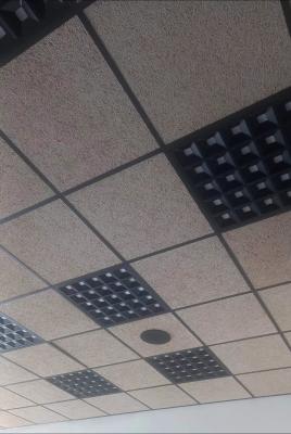 Cina Piastrelle di soffitto per ufficio RAL Legno bianco di lana di cemento pannelli acustici Tavola insonorizzante in vendita