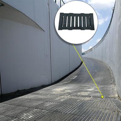 China Anti-Slip 600mm Manhole Rubber Cover Mats With High Quality Equestrian Access Drain Grate for sale