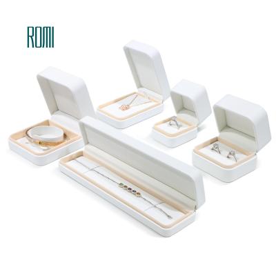 China Vintage ROMI White Classic Elegant Luxury PU Leather Jewelry Box Custom Logo Printed Ring Necklace Pendant Jewelry Box for Jeweler for sale