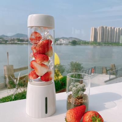 China 2020 NEW Design Car Mini Blender Rechargeable Portable Personal Blender Juicer USB Portable Blender Cup for sale