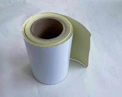 Cina 75UM pp sintetici gommano l'autoadesivo dell'etichetta con la fodera calda della colla 95G Sillicone della colata in vendita