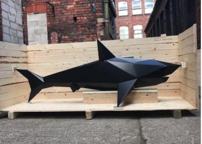 China Lebensgroße abstrakte Metallgarten-Skulpturen/Metallhaifisch-Skulptur im Edelstahl zu verkaufen