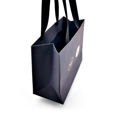 China Recyclable Luxury Christmas Paper Gift Jewelry Packaging Bags Green Red Black Paper Bag Color Rose Gold Matt Paper Bags Wih Your Own Logo for sale