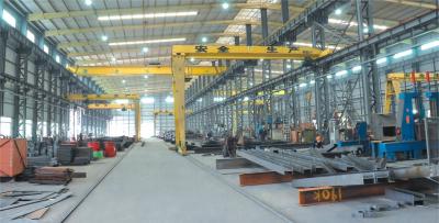China Estructura de acero del taller Q355 con la grúa de arriba dentro de la puerta en venta