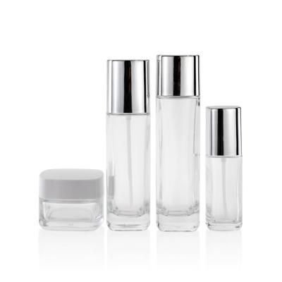 中国 ガラス50ml 100ml 120mlの空の化粧品の容器はスプレーの帽子およびねじ帽子をポンプでくむ 販売のため