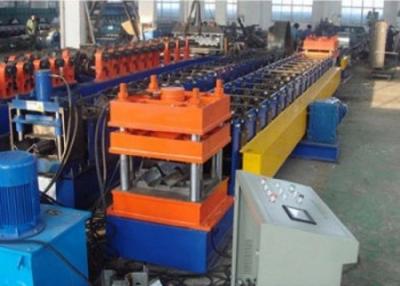 Chine Petit pain galvanisé de rambarde de route formant la machine W - poutres 13 Raws à vendre