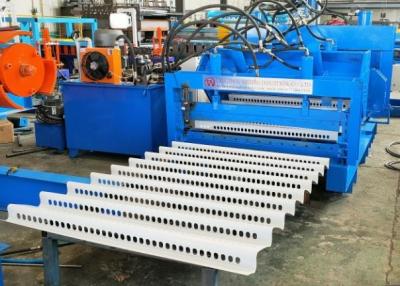 Chine Protégez le petit pain de rambarde de route de l'évitement de collision 10mm formant la machine à vendre