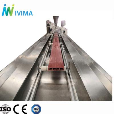Chine Profile PE WPC Decking Profile Making Machine / Production Line / Extrusion Plant For Exterior Decoration à vendre