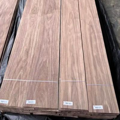 China Cereais Walnut Wood Veneer Folha Natural Rotativa Corte Quadrada Curva de Tratamento à venda