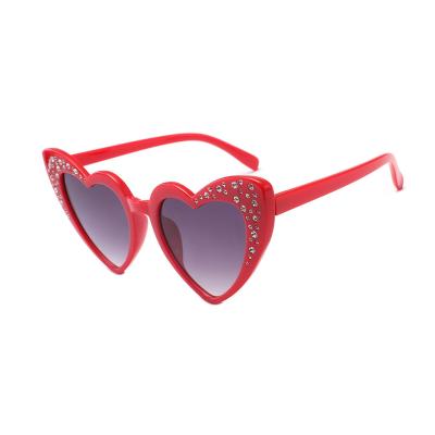China Vintage Ladies Sunglasses Women's UV400 Cat Eye Love Heart Shape Sun Glasses Fashion Sun Glasses for sale