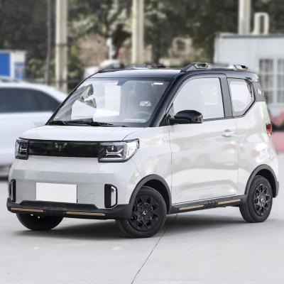 China Automóvel elétrico adulto Wuling Mini com bateria de lítio Tipo e tamanho do pneu 165/65 R14 à venda