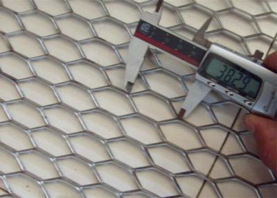 China Cerca ampliada hexagonal de la malla metálica, hoja de acero de la malla del diamante para la seguridad en venta