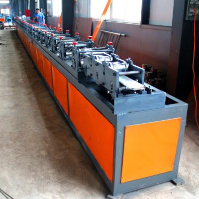 Chine Petit pain de porte de volet de rouleau de mousse d'unité centrale de PPGI formant la machine avec le PLC commandé à vendre