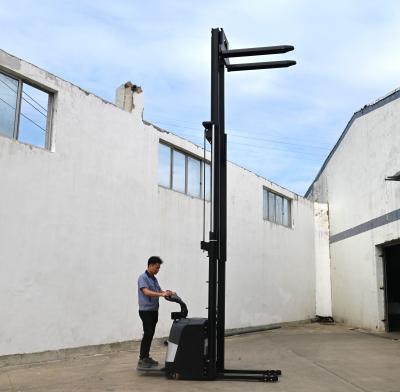 China Stand On Electric Stacker Forklift 1 Ton Capacity Regenerative Braking for sale