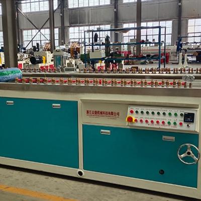 Cina 380V 50hz Linea di estrusione di lamiere di copertura in PVC per la produzione di materiali da costruzione in vendita