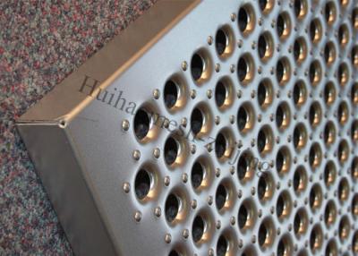 China Seguridad de aluminio del metal del tablón del puntal del apretón que ralla rallar perforado Q235 de las tendencias de las escaleras en venta