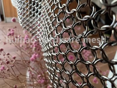 Китай Серебр покрыл сваренную нержавеющую сталь 316 колец занавеса 8mm Chainmail круглую продается