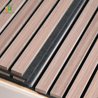 Chine Waterproof Fireproof Interior Wall Decoration Oak Wall Panels Eco-Friendly Acoustic Slat Wall Panel à vendre