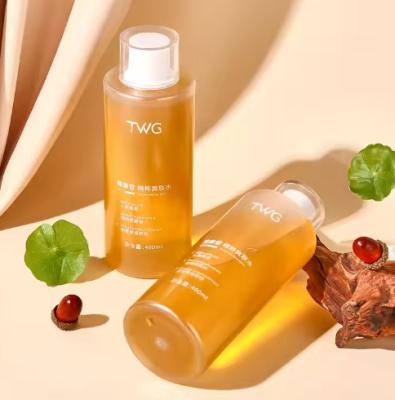 Chine Toner pour le visage Centella asiatica Rétrécir les pores Resserrer la peau Toner pour le visage lisse Éclaircir hydratant Toner pour la peau Alpha-Arbutine à vendre