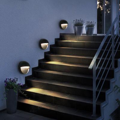 China IP65 Outdoor Energy Saving Outdoor Stair Step Lighting Garden Pathway Black Outdoor COB Led Wall Lamp 12w for sale
