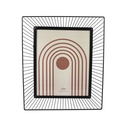 China Wholesale high quality home decoration firmly holding metal photo frame material new and fashinabel design for sale