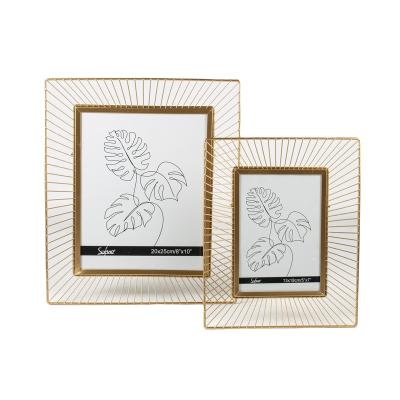 China decoration china alibaba supplier match the whole pantone photo frame collage family metal photo frame for sale