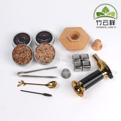 Chine Kit de fumeurs de cocktails avec lampe de poche - 4 saveurs Frites de bois - Bourbon cadeaux de whisky d'anniversaire pour les hommes, papa, mari à vendre