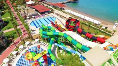China OEM waterpark zwembadapparatuur glasvezel waterglijbaan Te koop