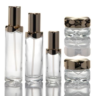 China Gezichtscrème Cosmetische glazen fles Essentiële olie fles 100 ml 150 ml met lotion pomp voor het verpakken van cosmetica Te koop