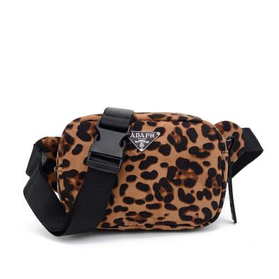 China Water Resistant Leopard Pattern Cross - Body Messenger Sling Bag Lightweight Shoulder Bag Daily Purse For Women for sale