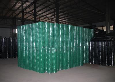 China PVC verde claro recubierto de agujero cuadrado de 3 mm de malla de alambre soldado de acero bajo en carbono Q195 en venta