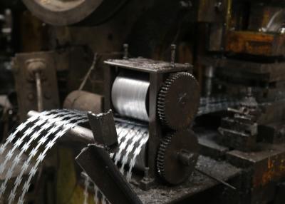 Cina Blade di rasoio galvanizzato a caldo Concertina Bto-22 Razor Barbed Wire in vendita