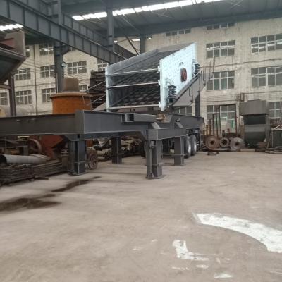 Chine Écran de vibration mobile monté par chenille 2500t/H pour le sable en pierre à vendre